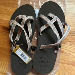 Teva Women’s Olowahu Strappy Sandal *NWT*